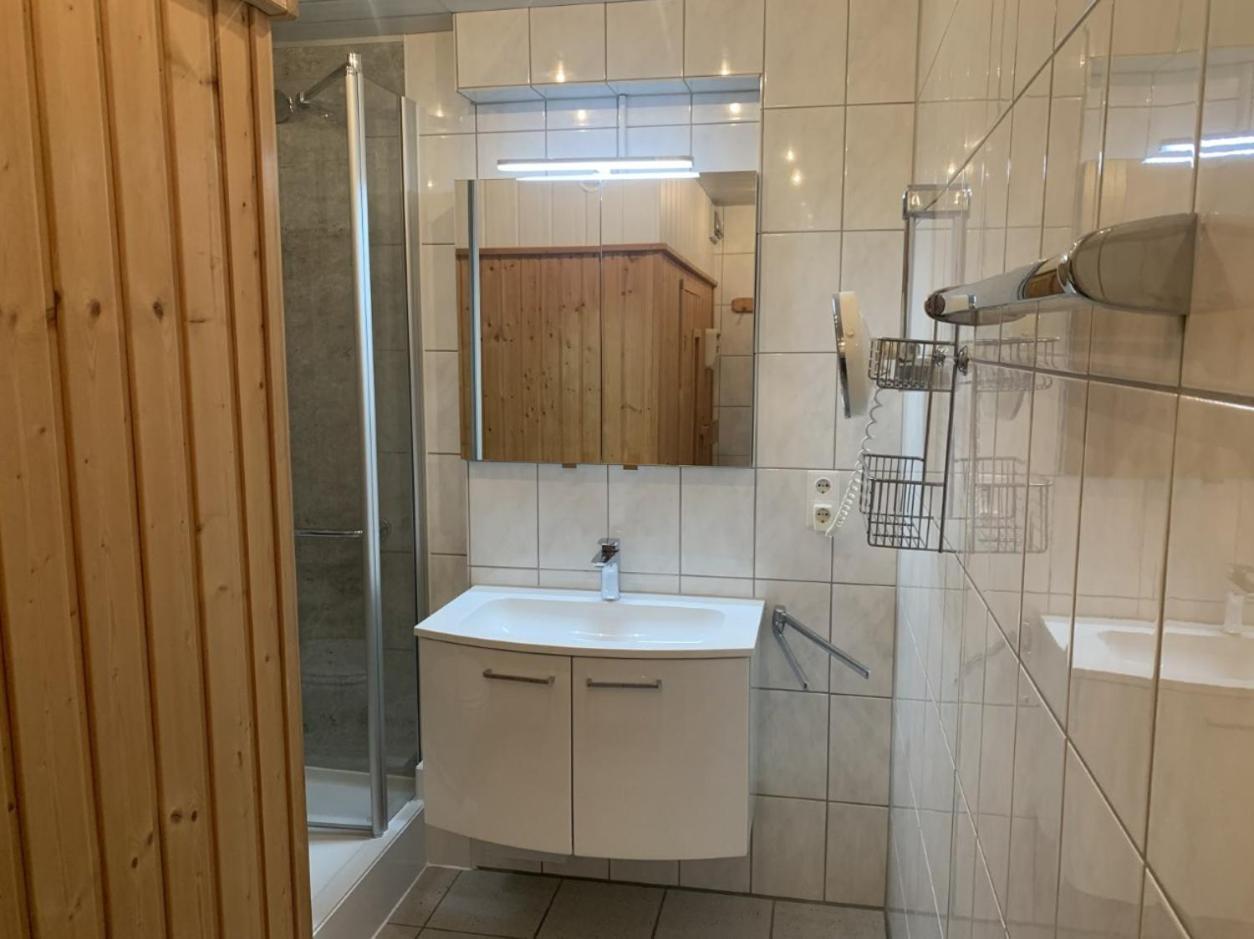 Im Herzen Von Wiesdorf- Blick Auf Das Bayer-Kreuz -Appartement Mit 2 Schlafzimmern-Fuer 3 Personen -Zentral Gelegen - Friedrich Ebert Platz 5A , 4Te Etage - Dachterrasse Und Sauna - Kaution Pflicht - เลเวอร์คูเซน ภายนอก รูปภาพ