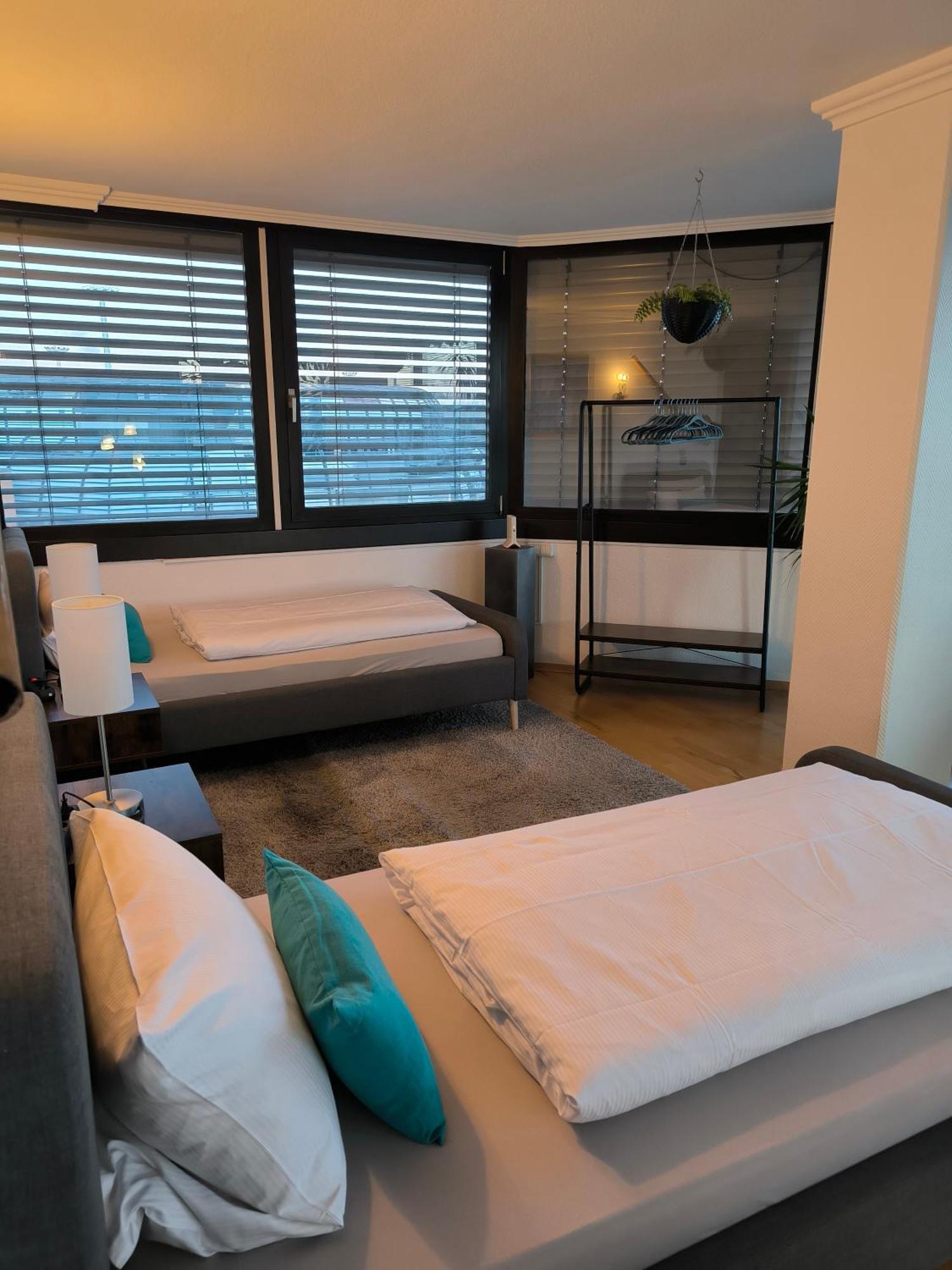 Im Herzen Von Wiesdorf- Blick Auf Das Bayer-Kreuz -Appartement Mit 2 Schlafzimmern-Fuer 3 Personen -Zentral Gelegen - Friedrich Ebert Platz 5A , 4Te Etage - Dachterrasse Und Sauna - Kaution Pflicht - เลเวอร์คูเซน ภายนอก รูปภาพ