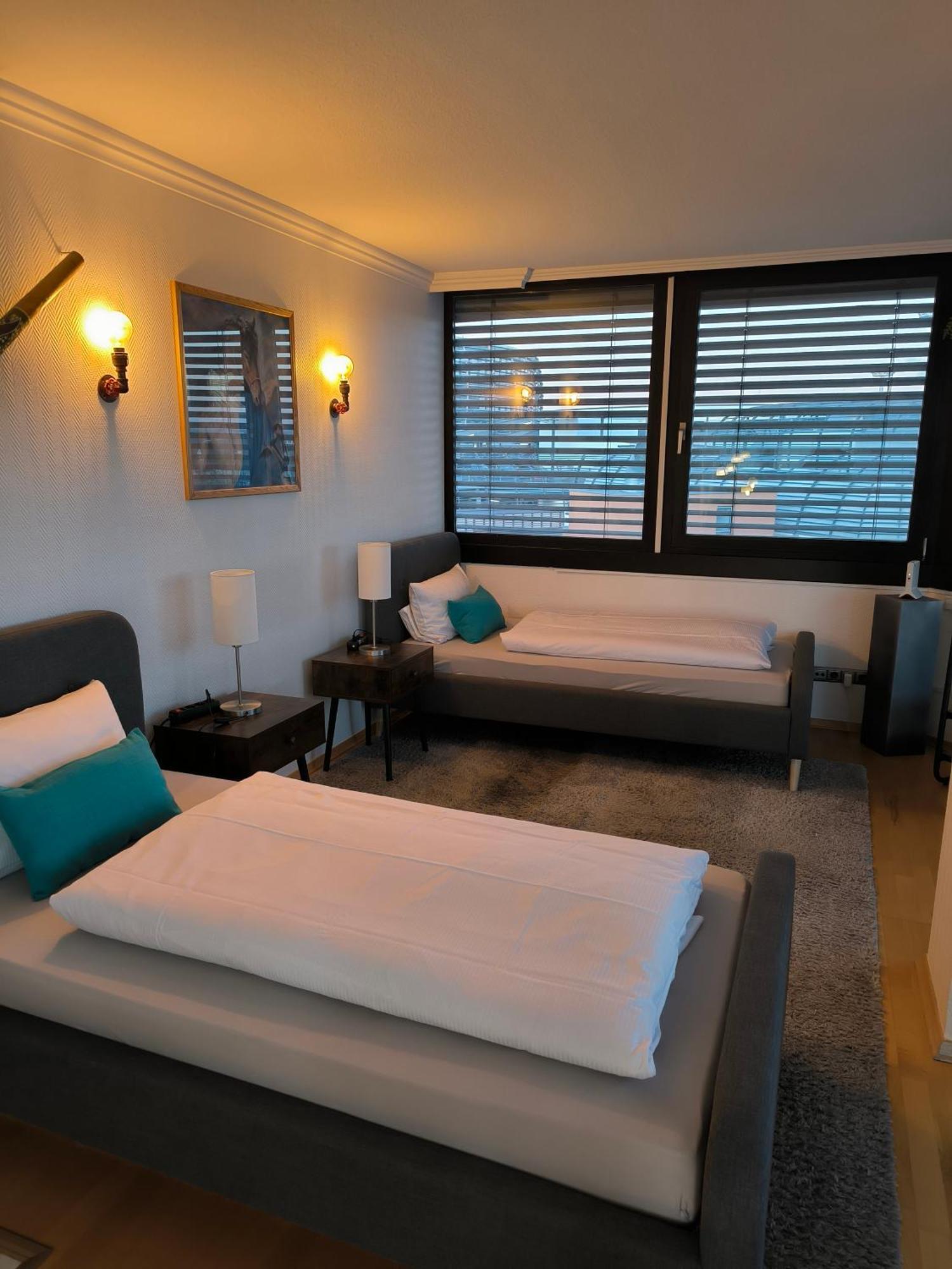 Im Herzen Von Wiesdorf- Blick Auf Das Bayer-Kreuz -Appartement Mit 2 Schlafzimmern-Fuer 3 Personen -Zentral Gelegen - Friedrich Ebert Platz 5A , 4Te Etage - Dachterrasse Und Sauna - Kaution Pflicht - เลเวอร์คูเซน ภายนอก รูปภาพ