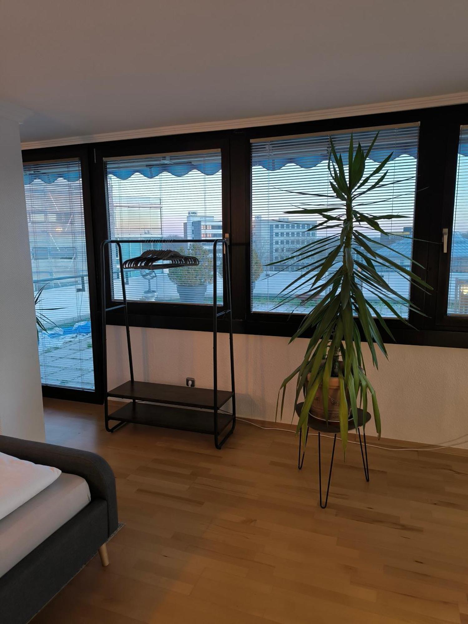 Im Herzen Von Wiesdorf- Blick Auf Das Bayer-Kreuz -Appartement Mit 2 Schlafzimmern-Fuer 3 Personen -Zentral Gelegen - Friedrich Ebert Platz 5A , 4Te Etage - Dachterrasse Und Sauna - Kaution Pflicht - เลเวอร์คูเซน ภายนอก รูปภาพ