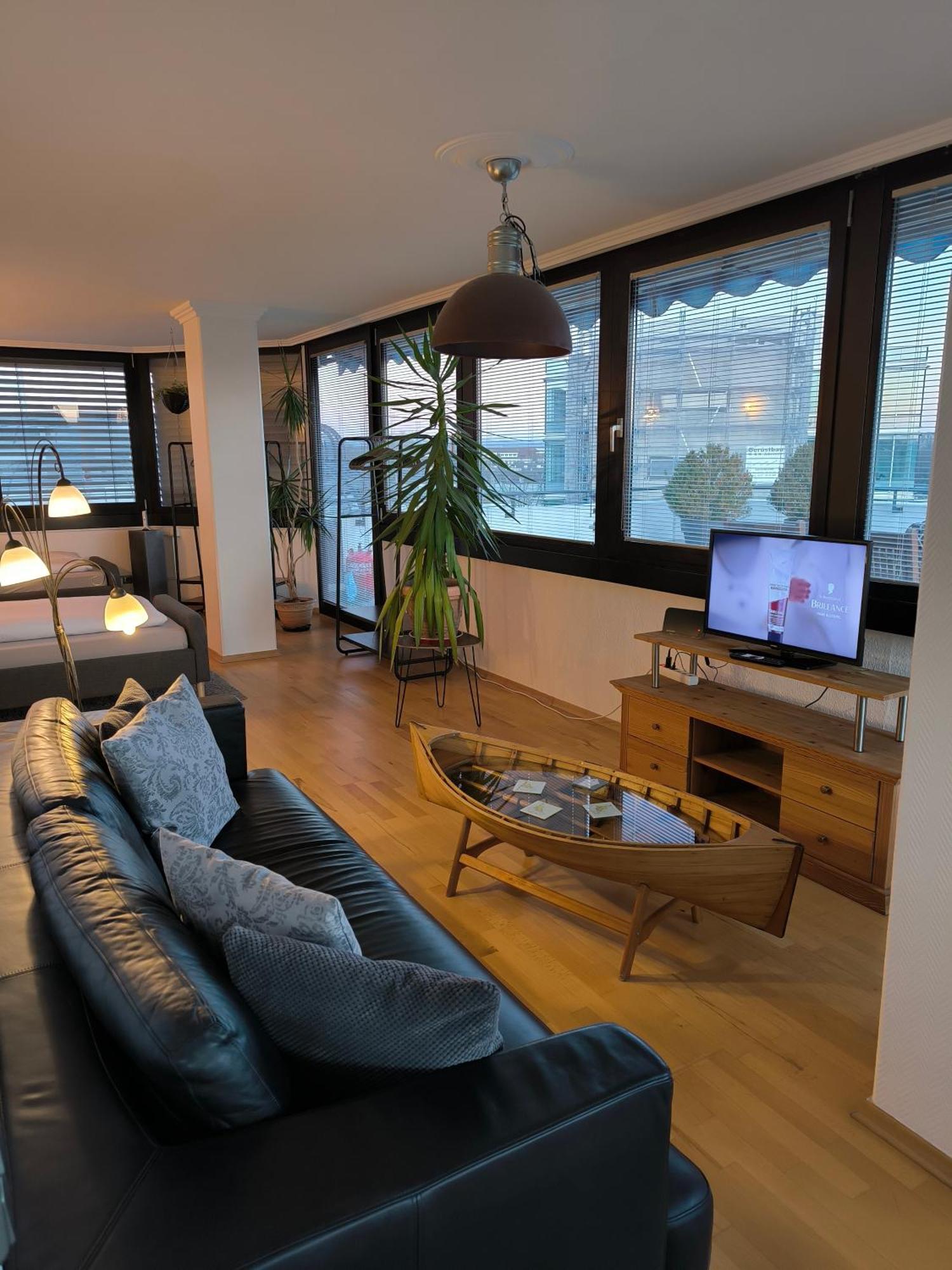 Im Herzen Von Wiesdorf- Blick Auf Das Bayer-Kreuz -Appartement Mit 2 Schlafzimmern-Fuer 3 Personen -Zentral Gelegen - Friedrich Ebert Platz 5A , 4Te Etage - Dachterrasse Und Sauna - Kaution Pflicht - เลเวอร์คูเซน ภายนอก รูปภาพ