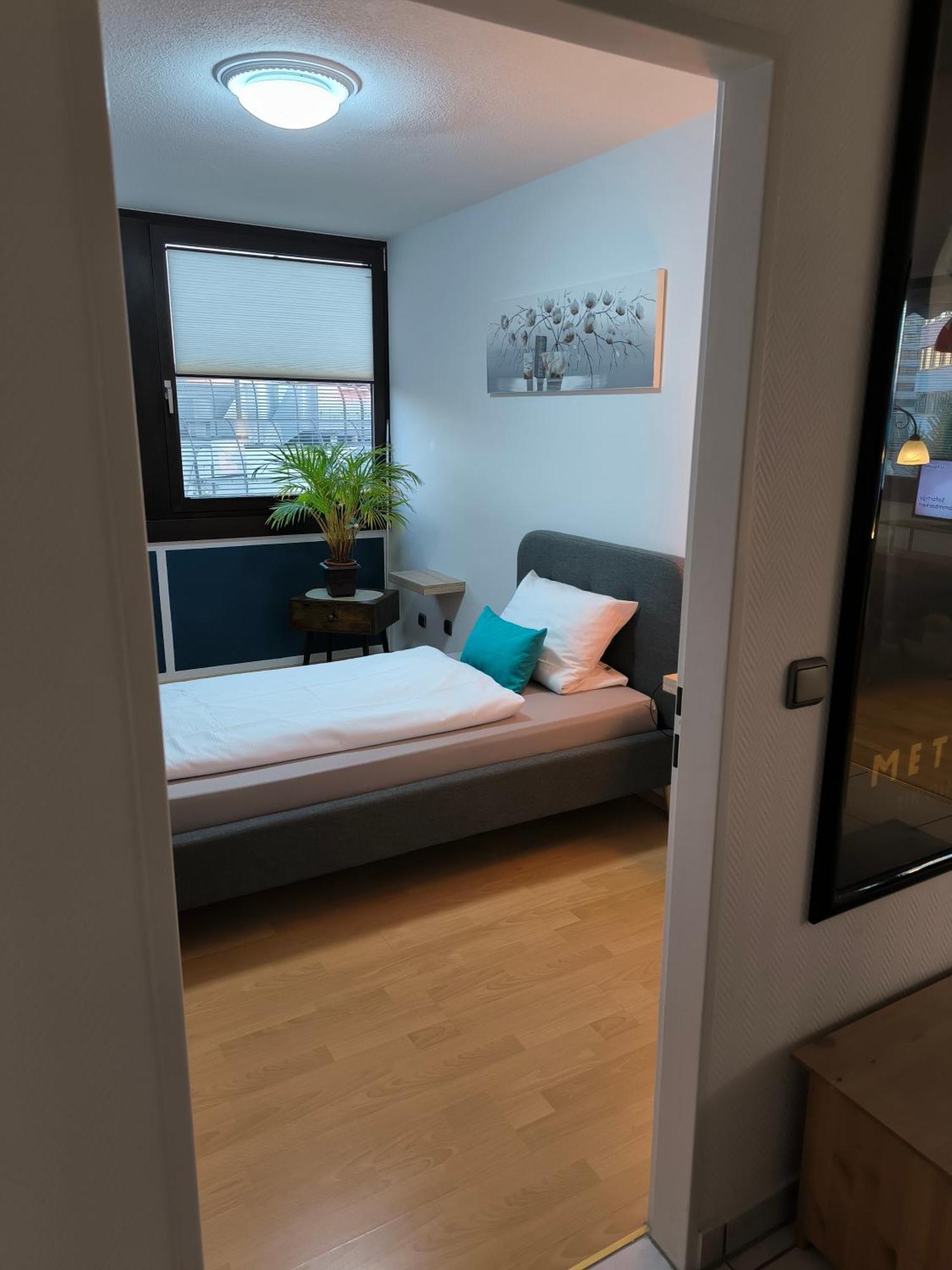 Im Herzen Von Wiesdorf- Blick Auf Das Bayer-Kreuz -Appartement Mit 2 Schlafzimmern-Fuer 3 Personen -Zentral Gelegen - Friedrich Ebert Platz 5A , 4Te Etage - Dachterrasse Und Sauna - Kaution Pflicht - เลเวอร์คูเซน ภายนอก รูปภาพ