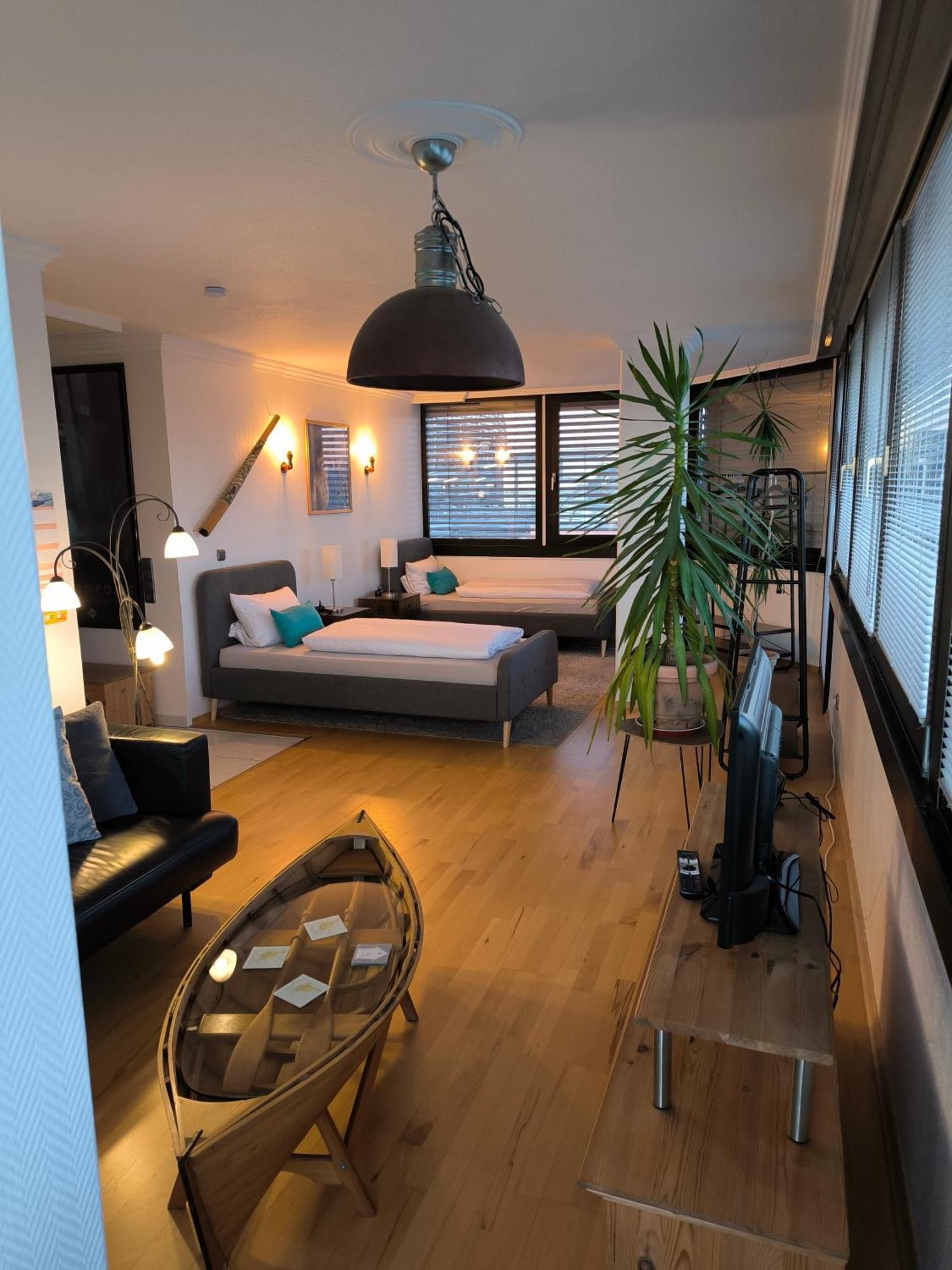 Im Herzen Von Wiesdorf- Blick Auf Das Bayer-Kreuz -Appartement Mit 2 Schlafzimmern-Fuer 3 Personen -Zentral Gelegen - Friedrich Ebert Platz 5A , 4Te Etage - Dachterrasse Und Sauna - Kaution Pflicht - เลเวอร์คูเซน ภายนอก รูปภาพ