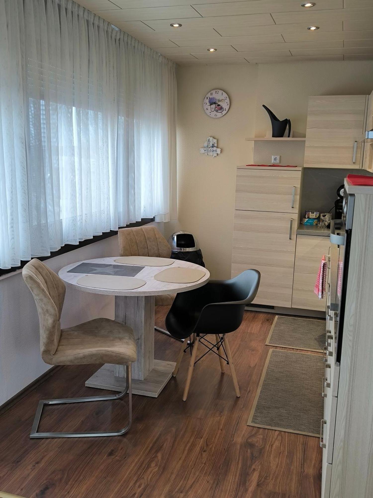 Im Herzen Von Wiesdorf- Blick Auf Das Bayer-Kreuz -Appartement Mit 2 Schlafzimmern-Fuer 3 Personen -Zentral Gelegen - Friedrich Ebert Platz 5A , 4Te Etage - Dachterrasse Und Sauna - Kaution Pflicht - เลเวอร์คูเซน ภายนอก รูปภาพ